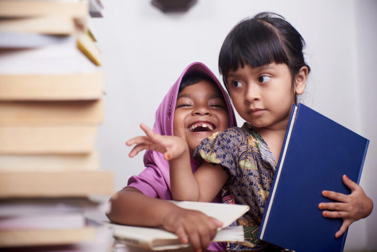 Kesempatan Belajar Anak Perempuan Terhalang Biaya
