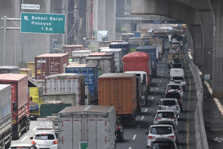 Pembatasan Truk Barang Aktif di Tol Jakarta-Cikampek