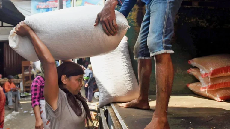 Perempuan Kepala Keluarga Sulit Akses Bansos Tepat Guna